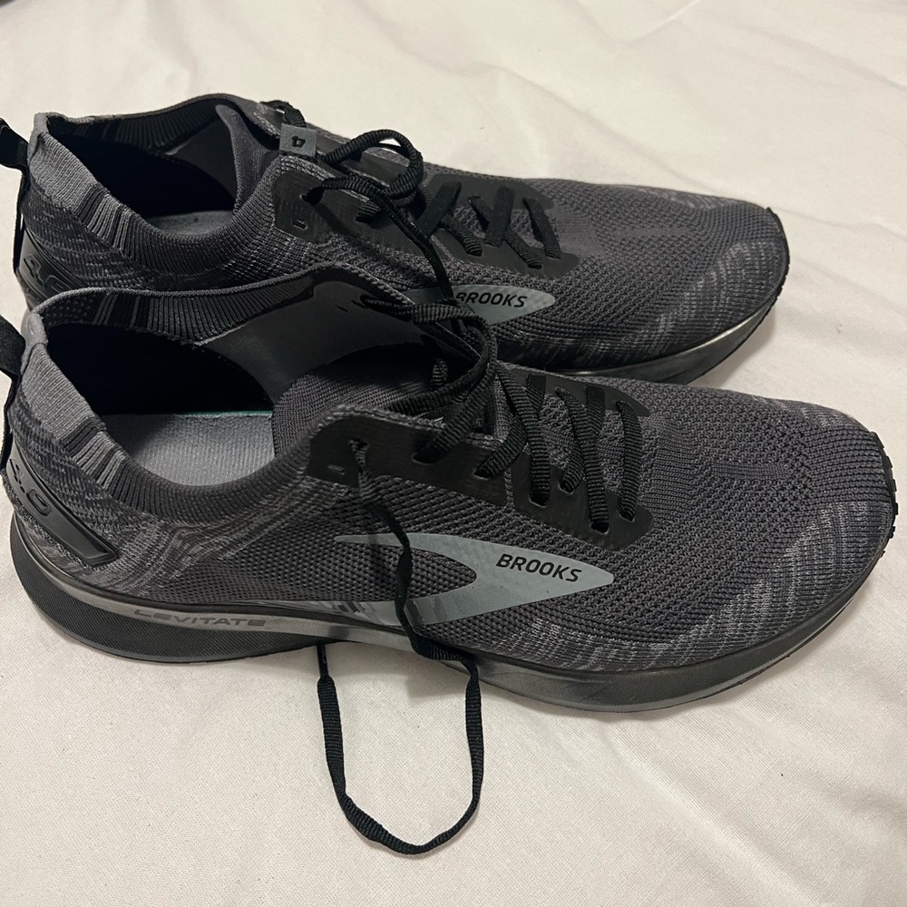 Brooks Men’s Black Elevate 4 Running Shoes